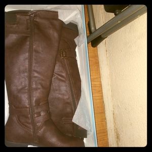 Brand new boots 9.5